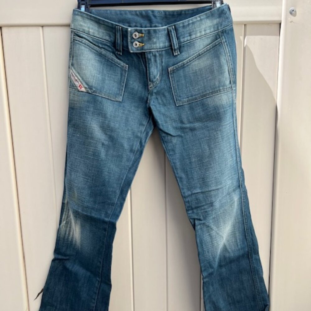 DIESEL Womans bootcut jean Color: Medium blue Size: 27
